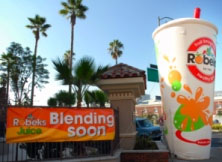 Robeks Fruit Smoothies & Healthy Eats a franchise opportunity from Franchise Genius